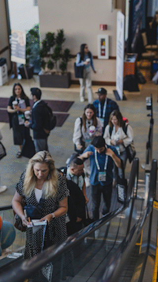 Glitch Vertical UHD _ 10.gif