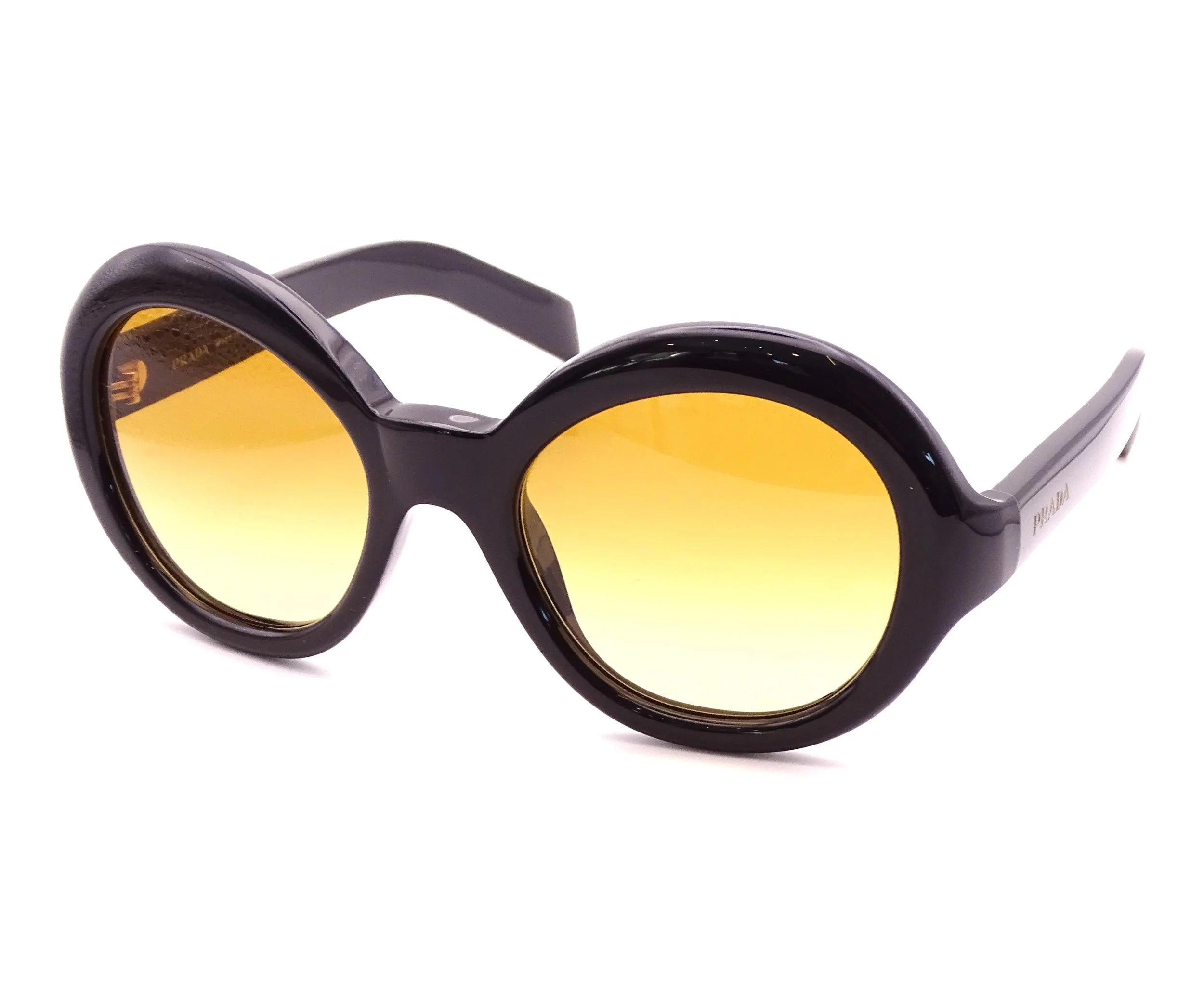 prada-d08s-occhiali-da-sole-rotondi-stagione-2026-tendenza-primavera-estate-sunglasses.JPG