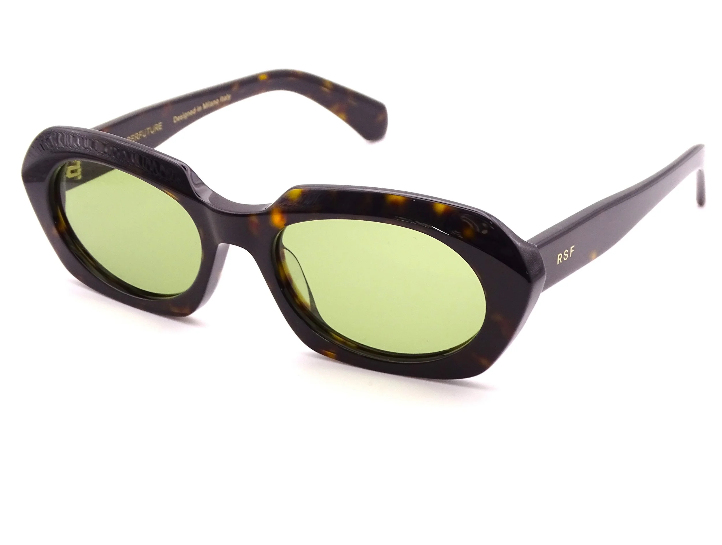 retrosuperfuture-rsf-epoca-occhiali-da-sole-stile-contemporaneo-occhiali-da-donna-occhiali-di-tendenza-2026.JPG
