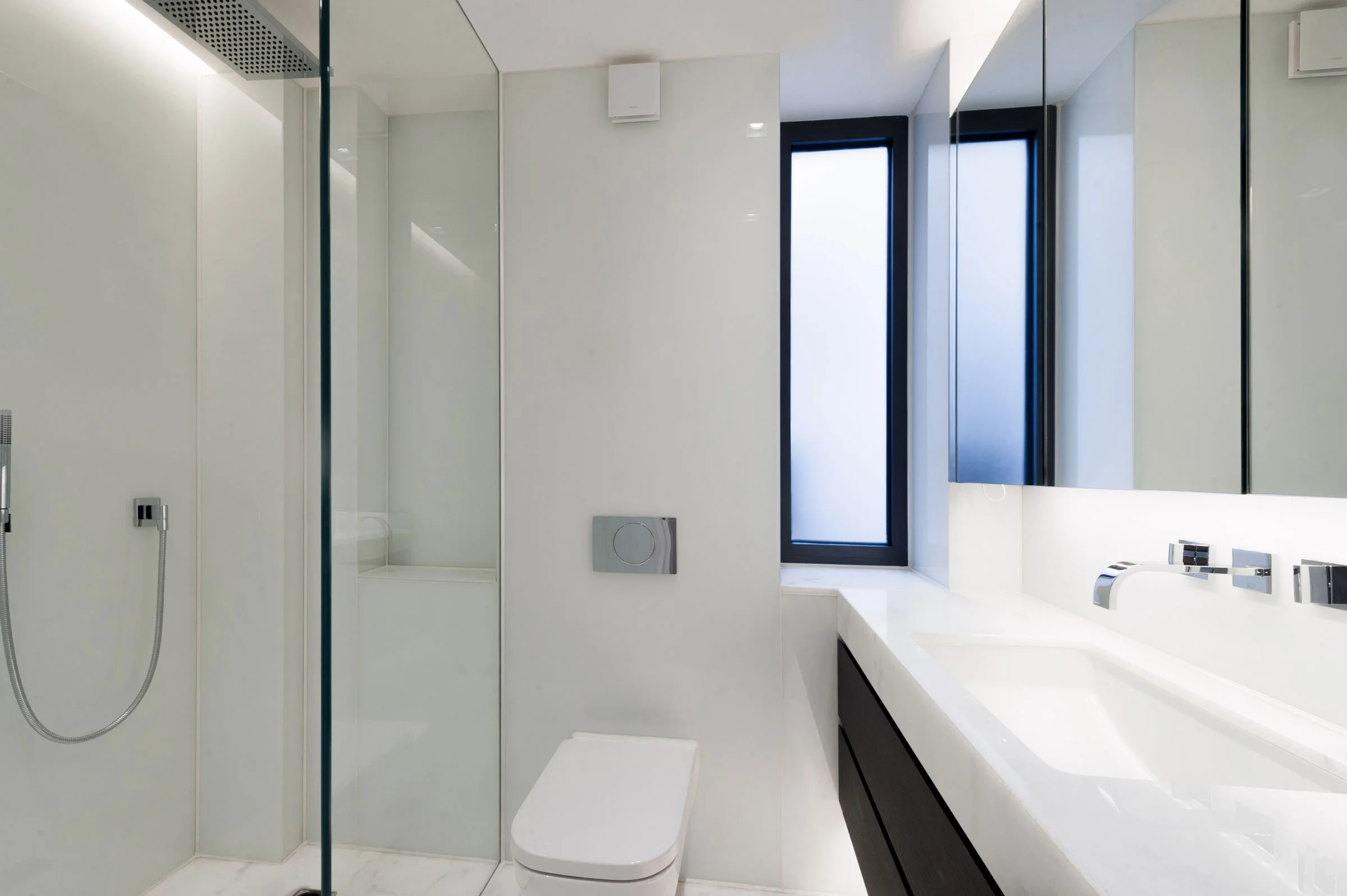 ambigramarchitects_22GreekStreet_bathroom02.jpg
