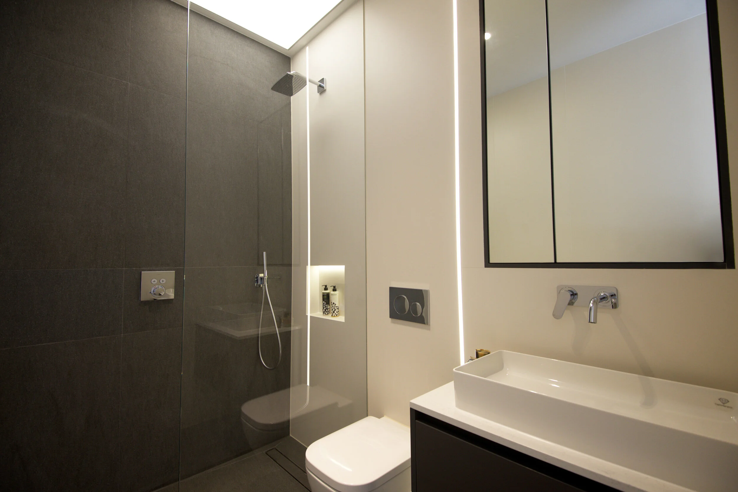 ambigramarchitects_BayhamPlacePh1_Flat12bathroom2.jpg