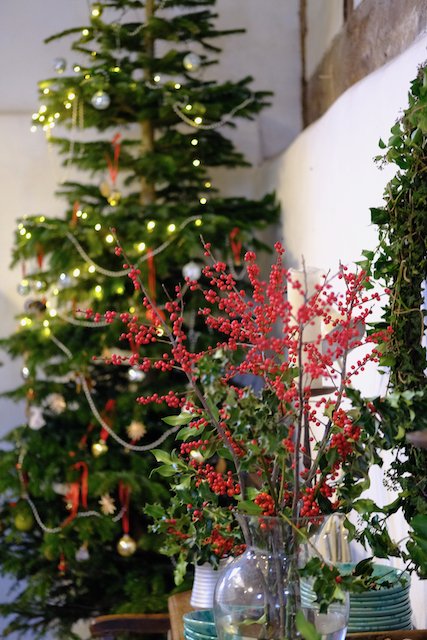 Modern Christmas Wreath - BBC Gardeners World Magazine