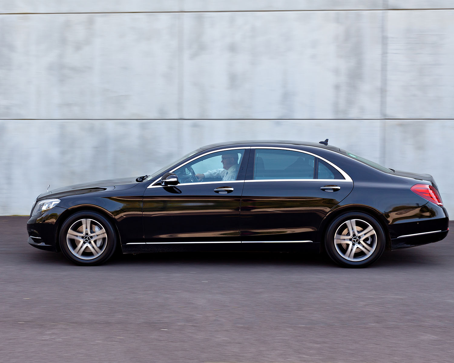 iDrive-Chauffeur-Cork-SClass-09.jpg