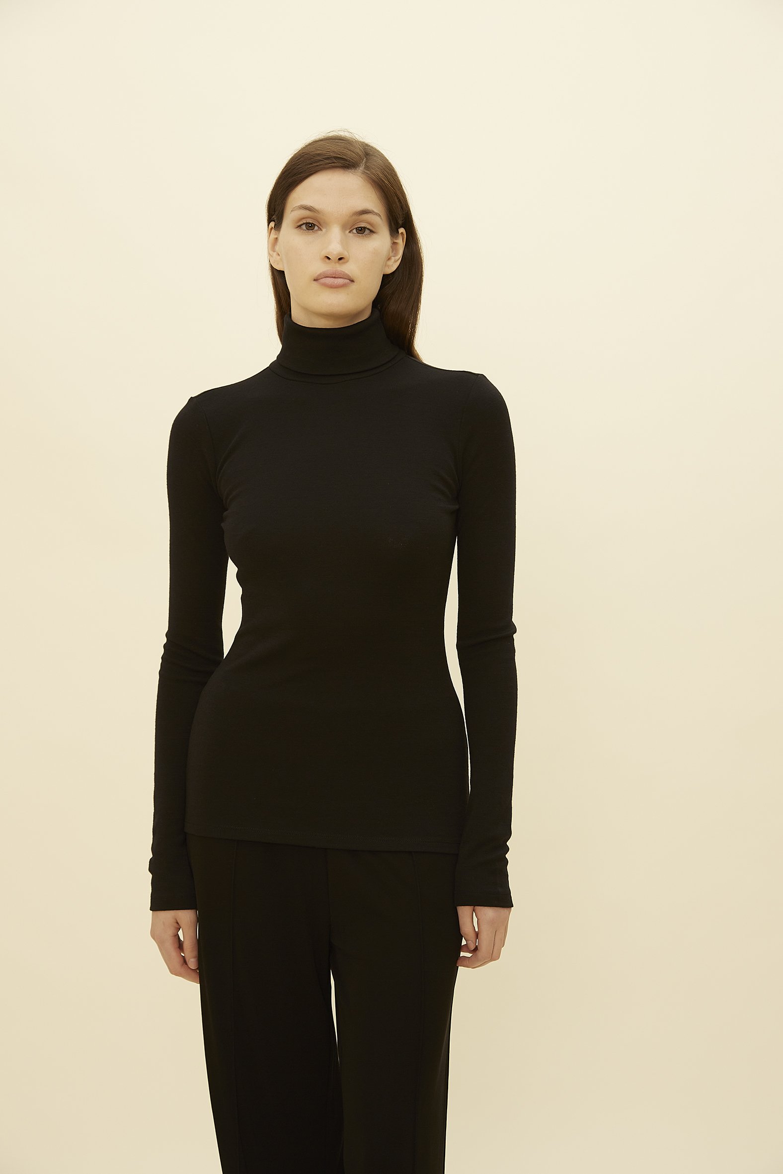 REFINE - The Clothilde Turtleneck in Black — REFINE