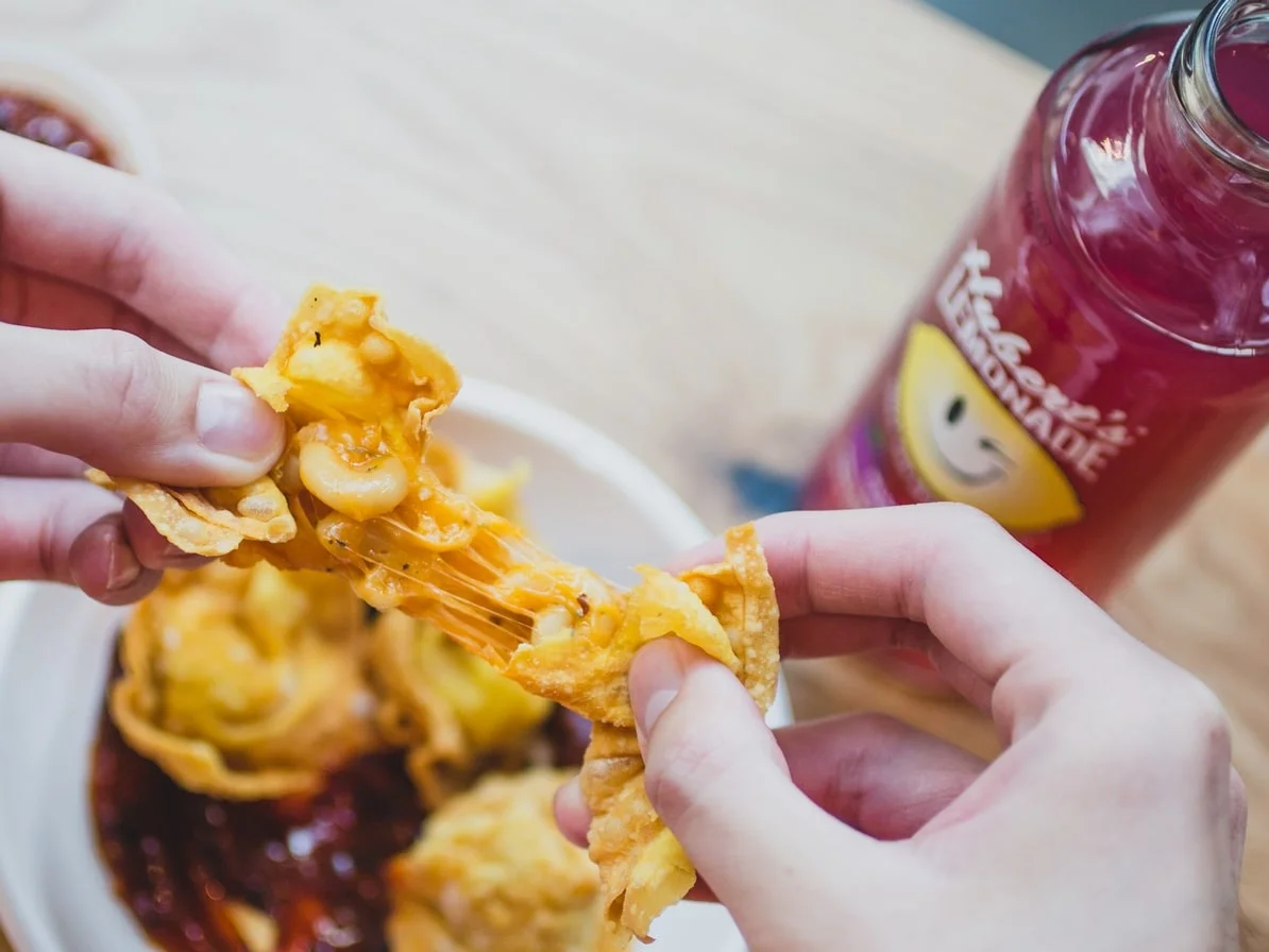 huberts-ms-chi-mac-cheese-wontons-min.jpg