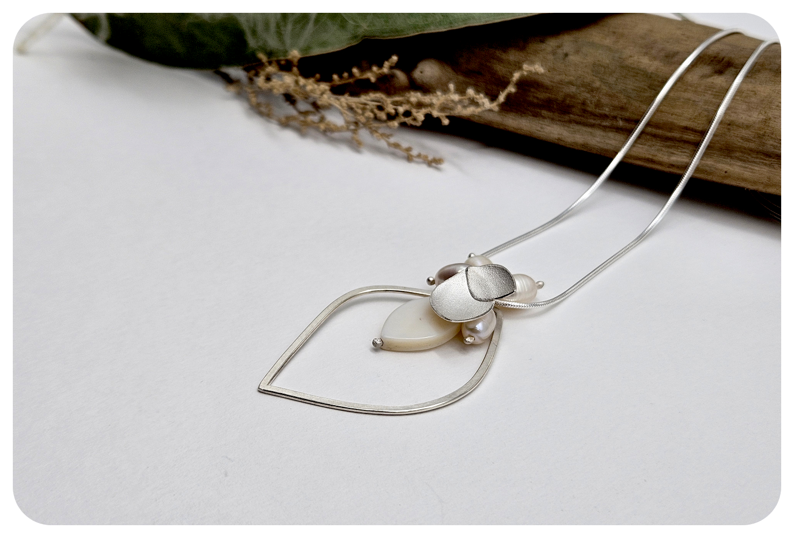 orchid petal loop pearl pedn 4.png