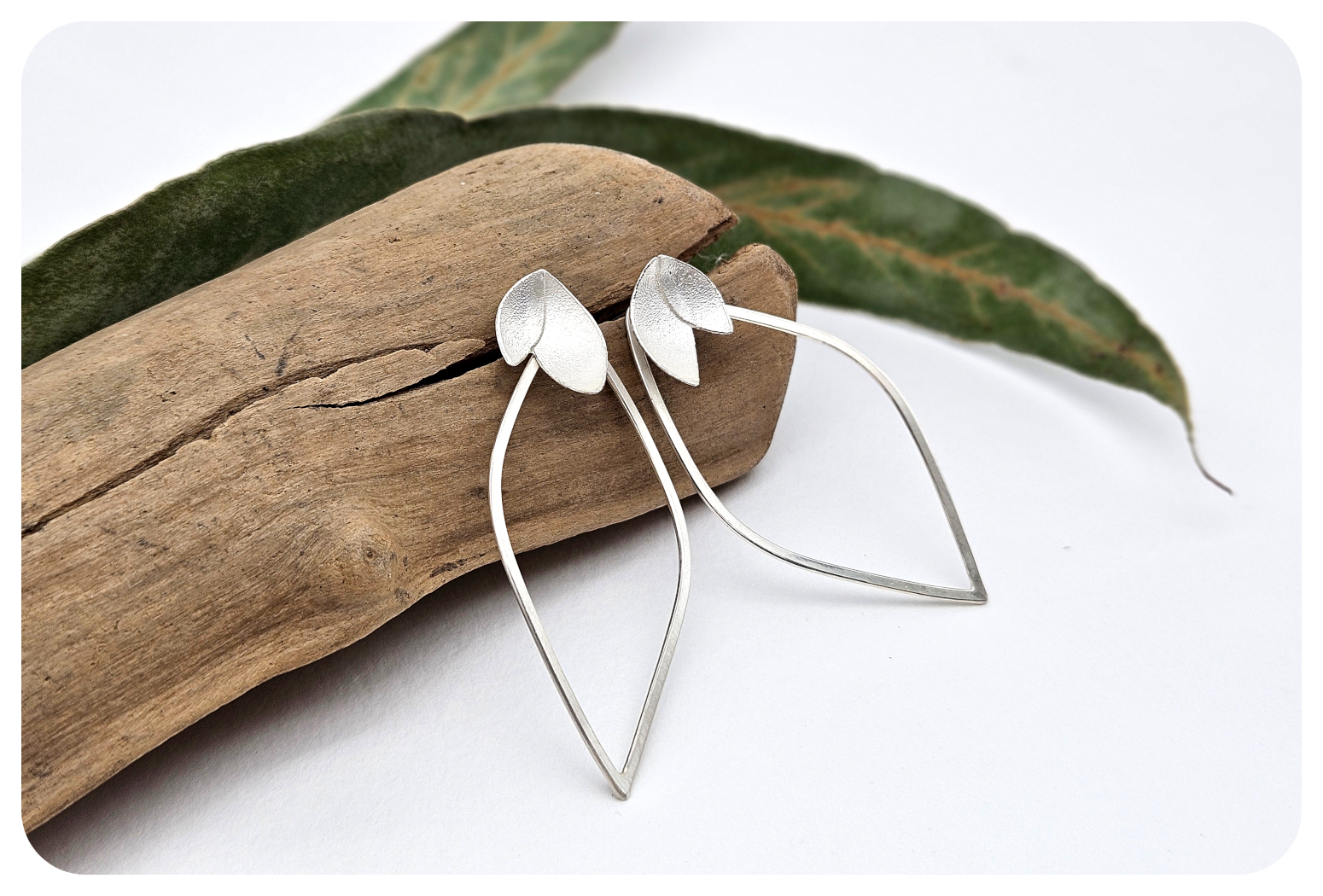 euc petal loop ear large 2.png