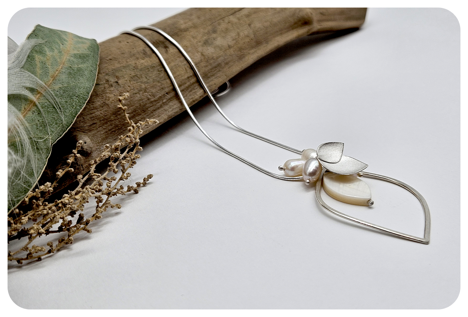 orchid petal and pearl loop pend 3.png