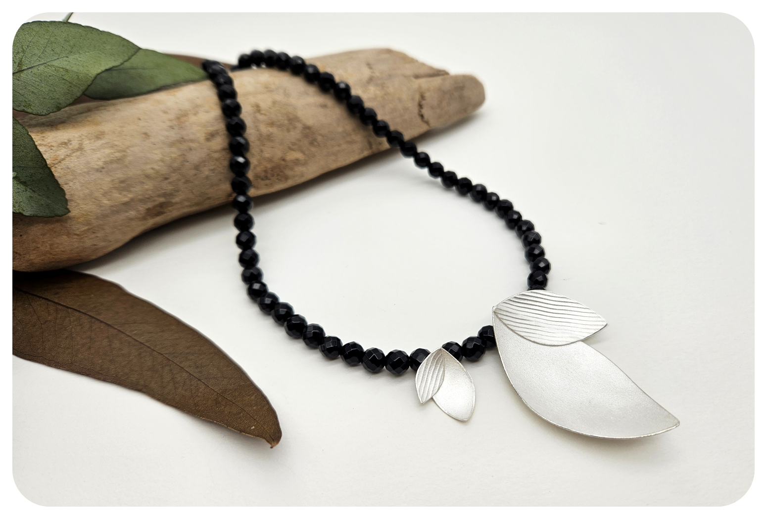 long euc petal black neck 3.png