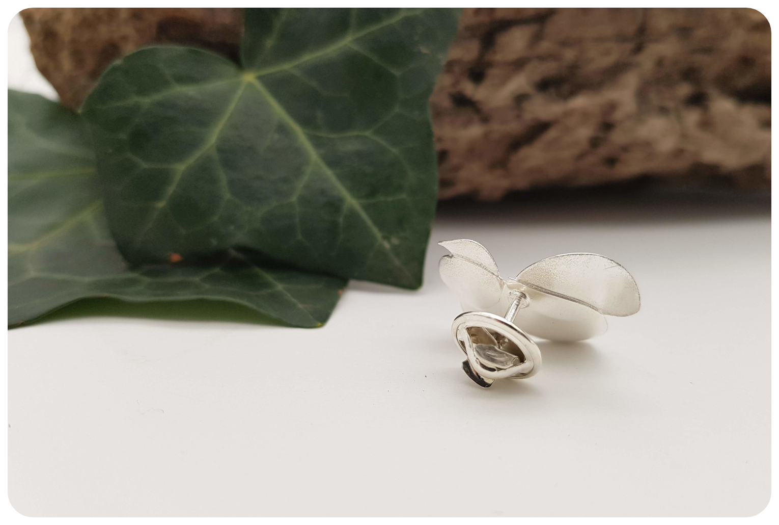 back orch foliage pin with clutch on.png