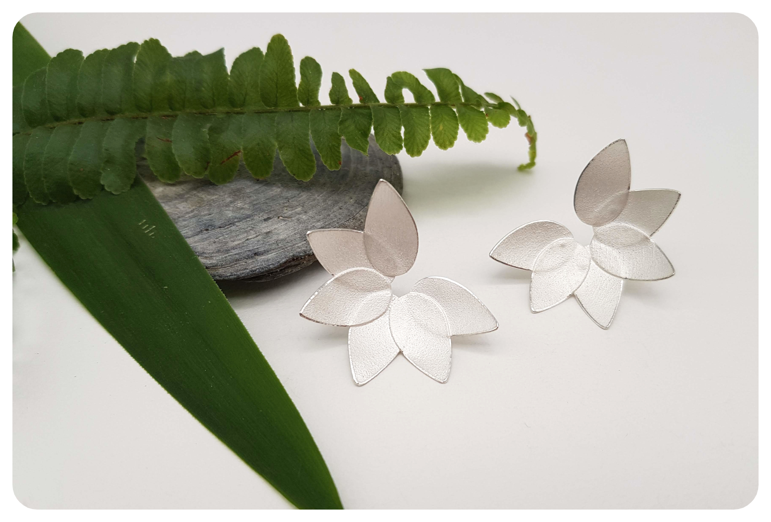 frit flower ear.png
