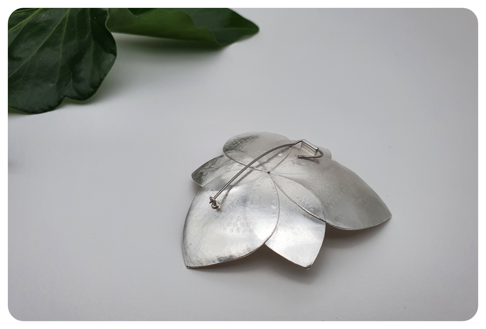 back foliage brooch 2.png