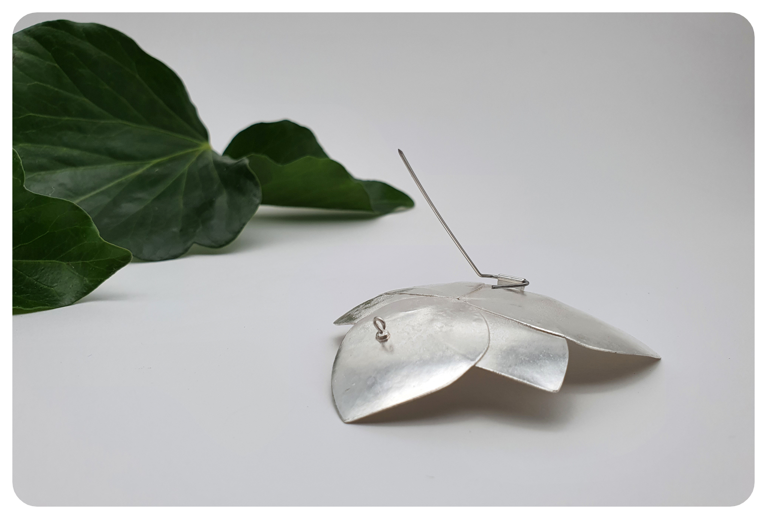 back foliage brooch 3.png
