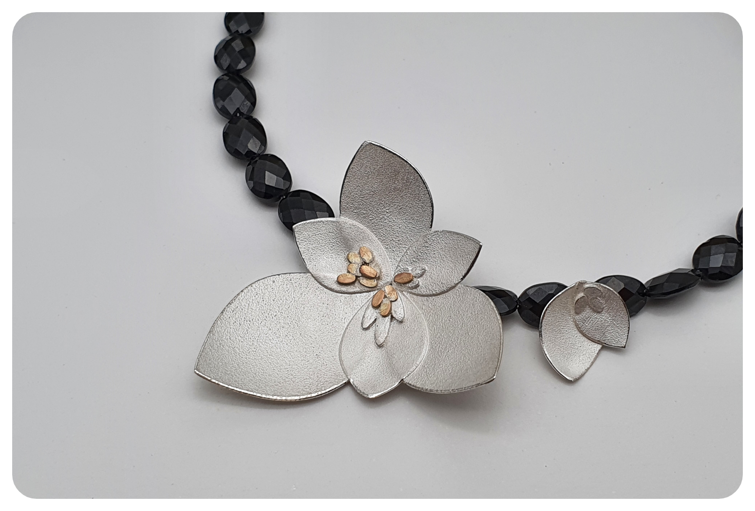 closer floral foliage spinel neck.png