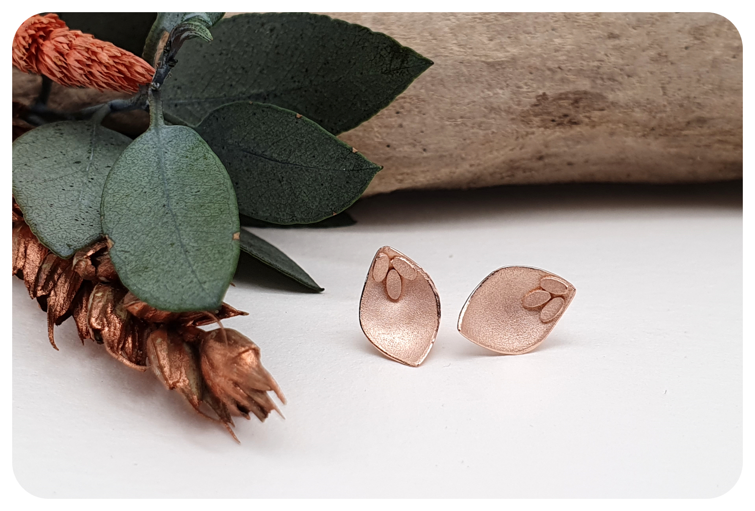 rose foliage ear sm.png