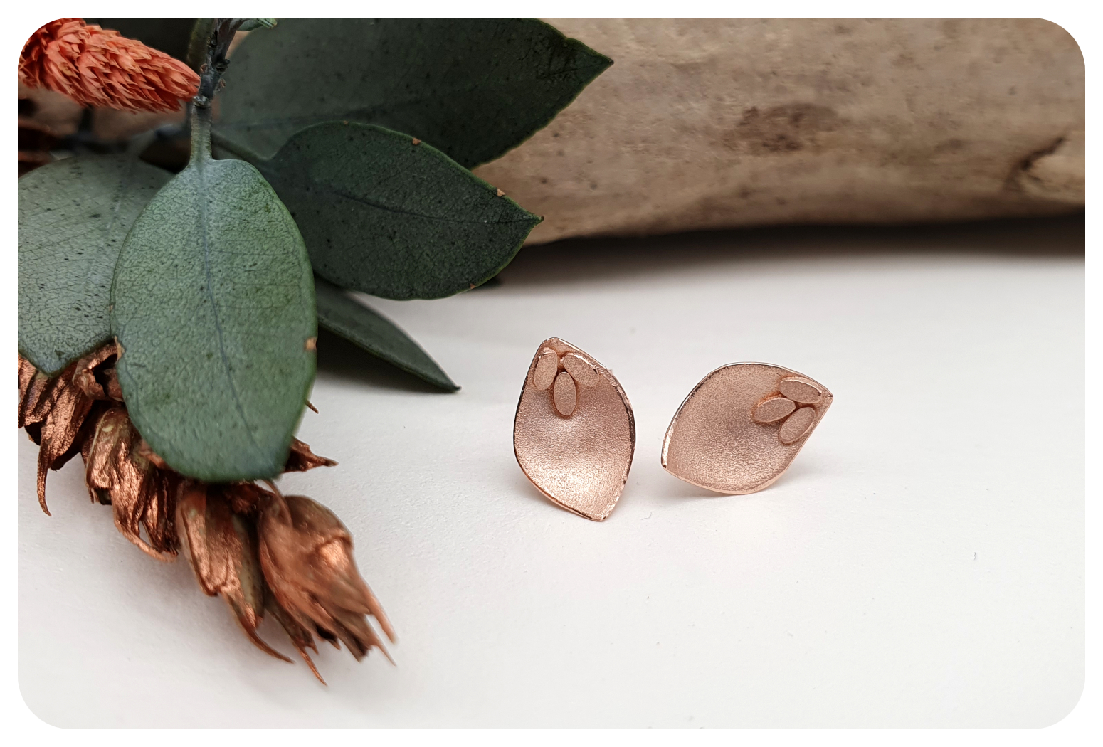 rose foliage ear sm 2.png