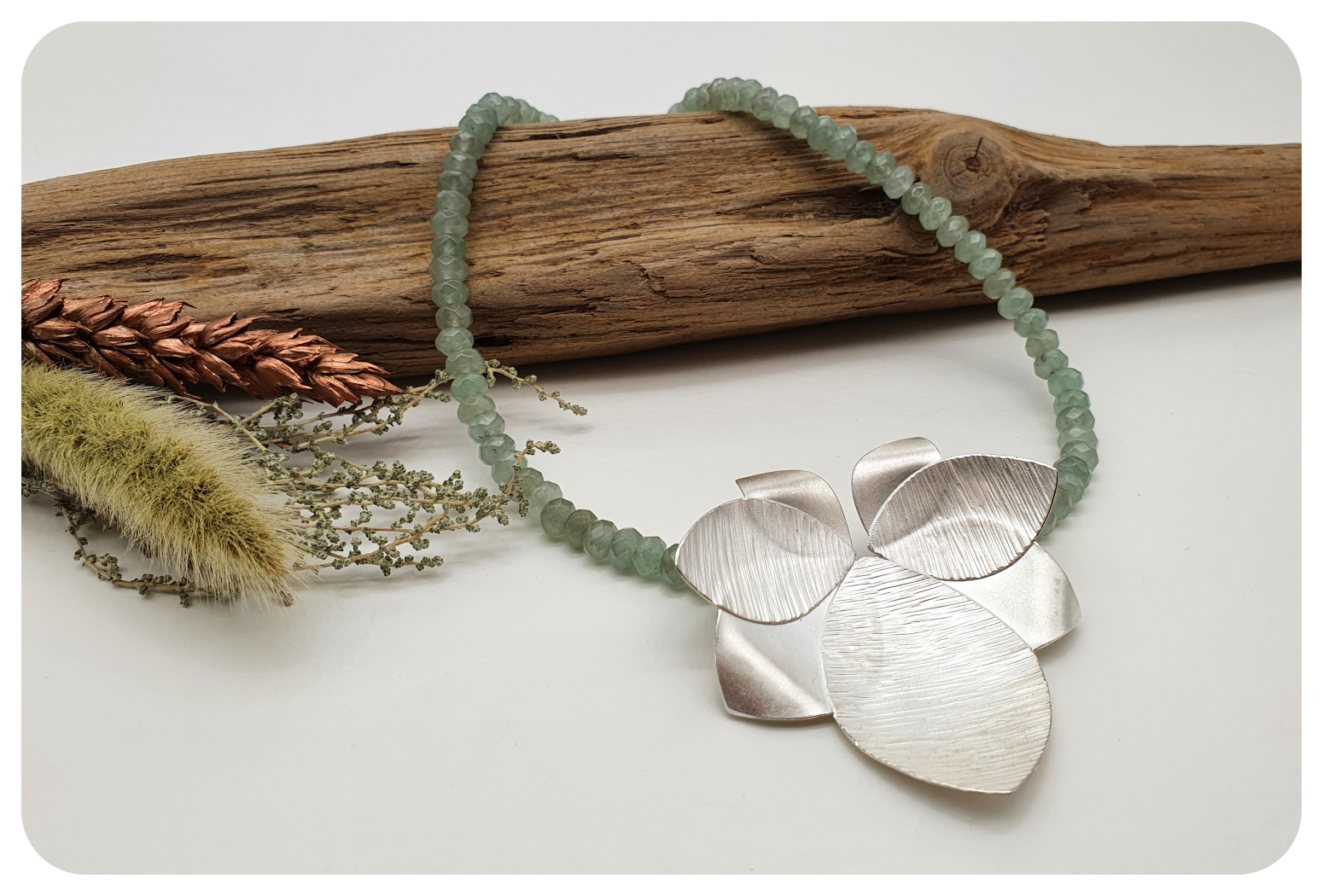 green orchid neck.png
