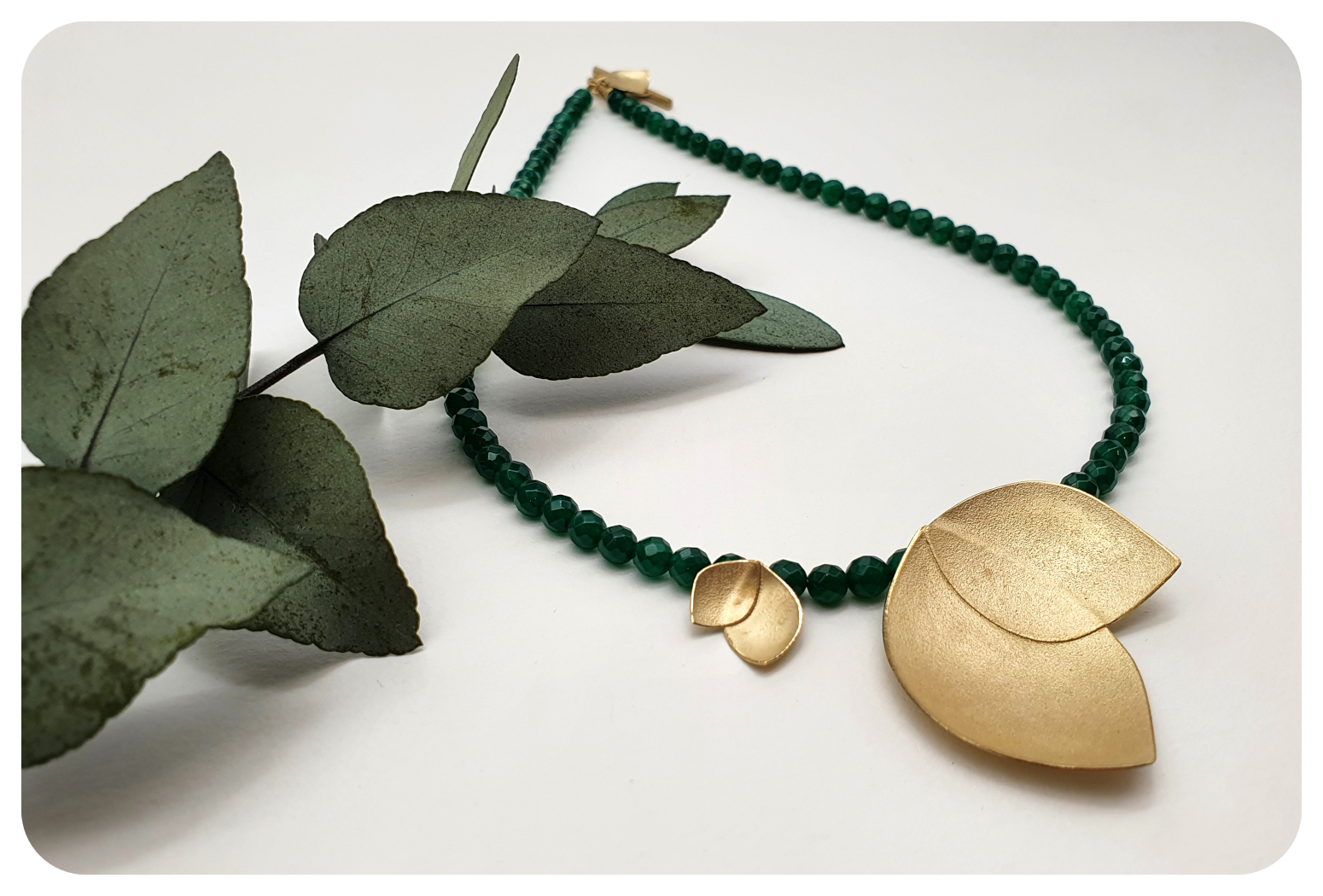 gold orchid petal green neck 2.png