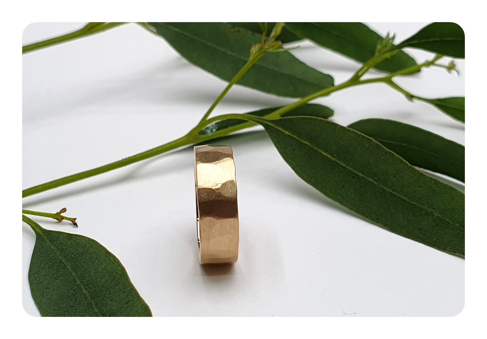 6.5mm flat facet 9ct gold ring.png