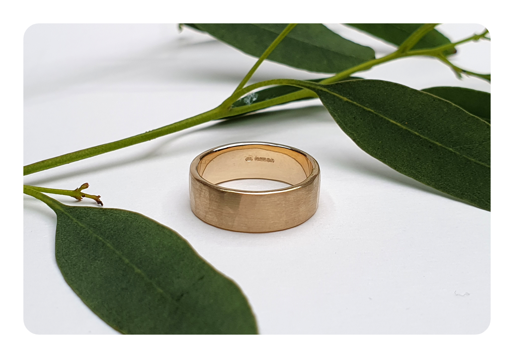 9ct 6.5mm flat facet from side.png