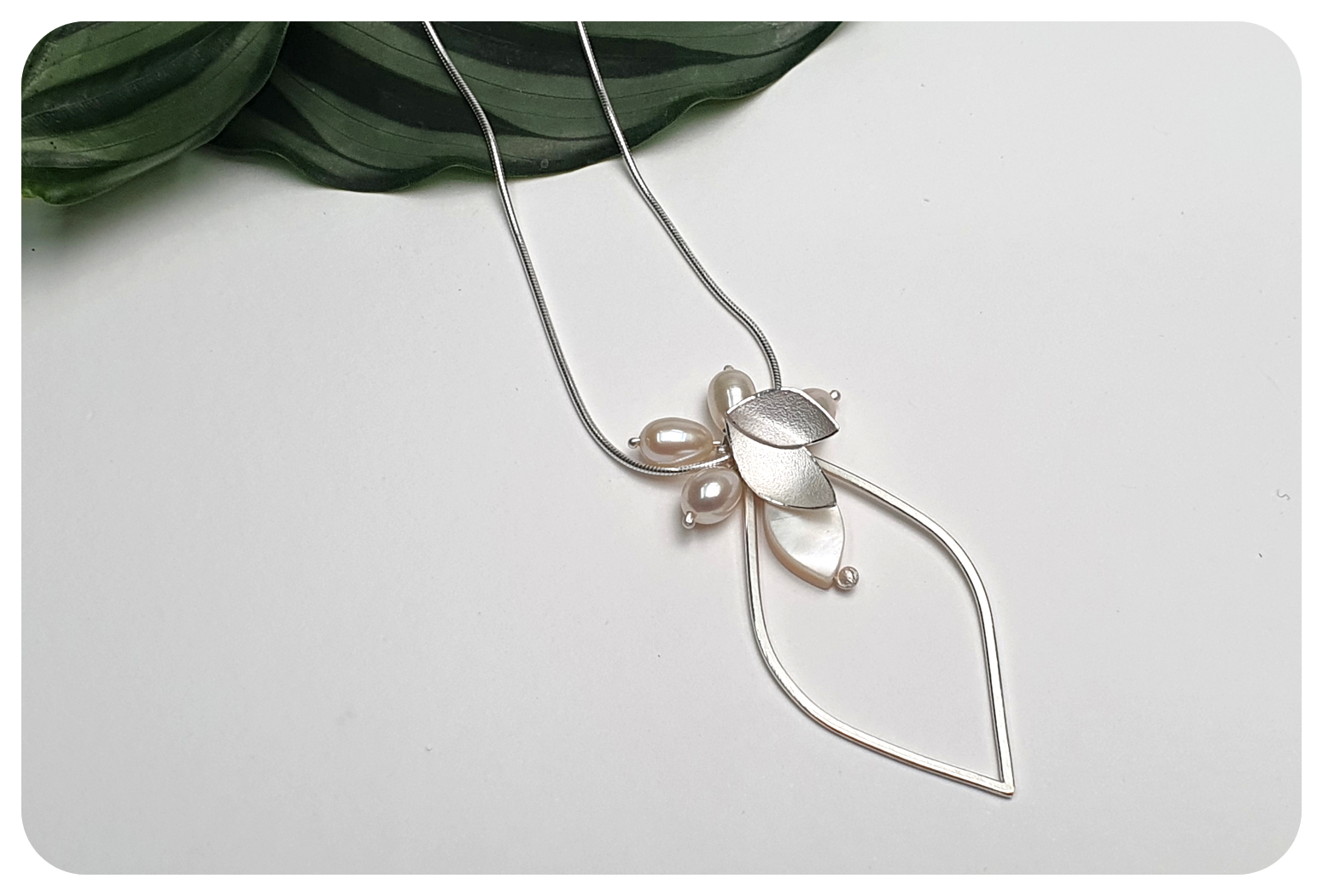 long euc loop pearl neck.png