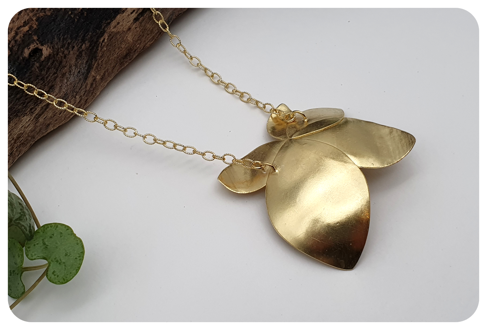 gold orchid fancy chain back.png