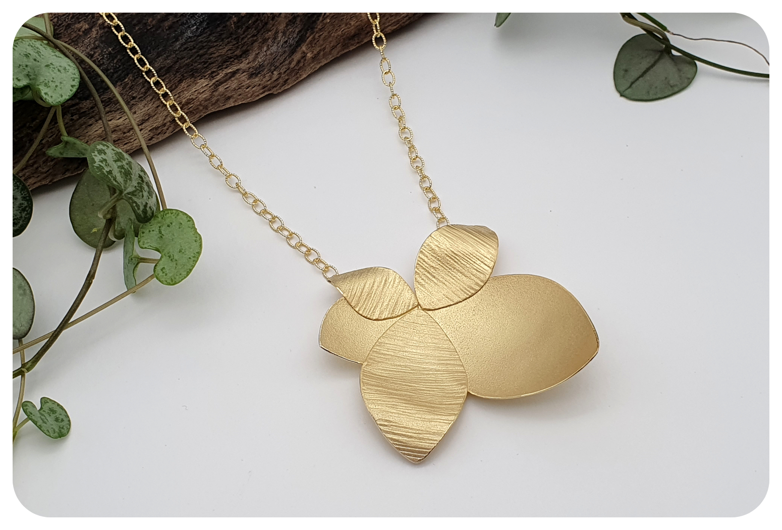 gold orchid fancy chain 2.png