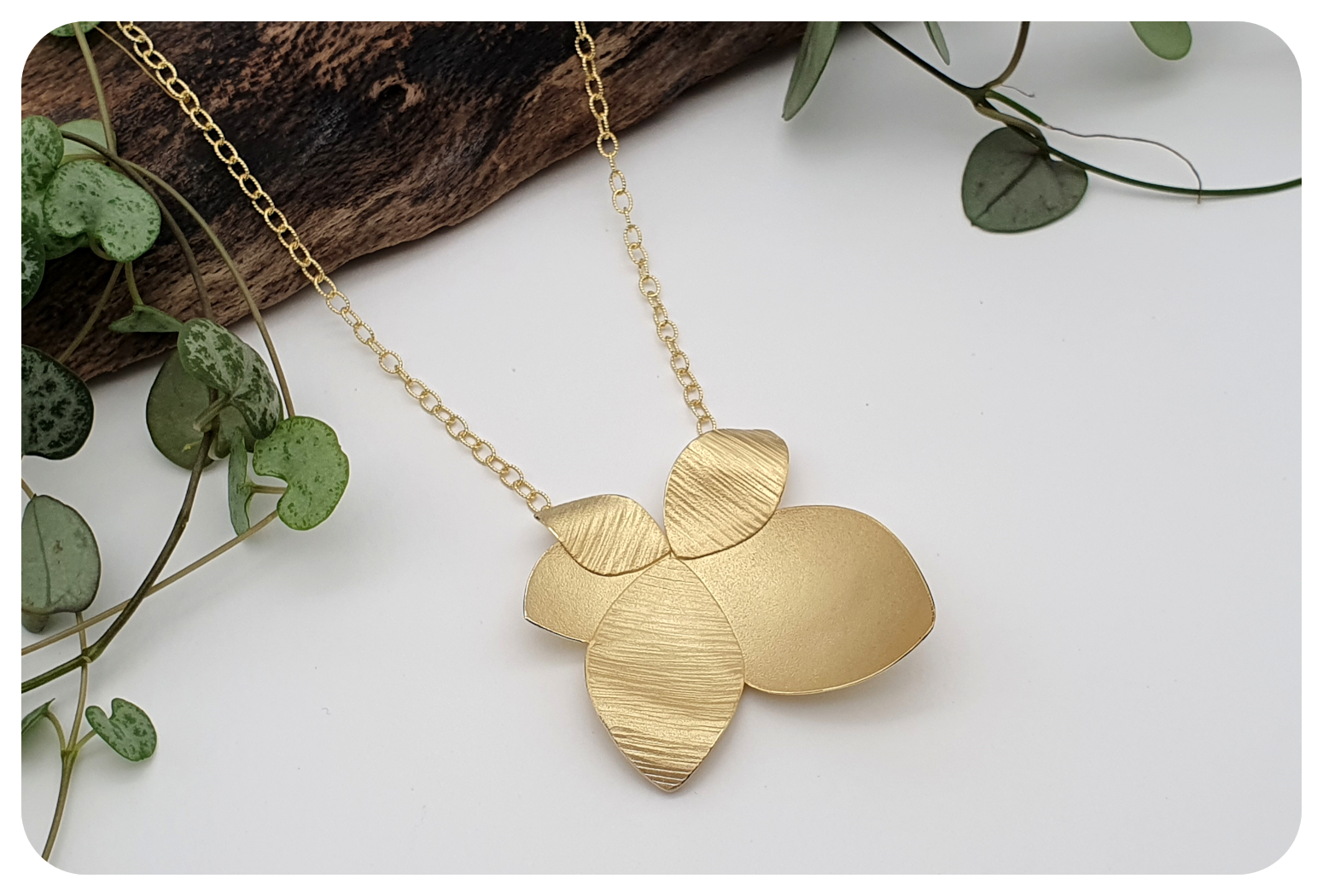 gold orchid fancy chain 3.png
