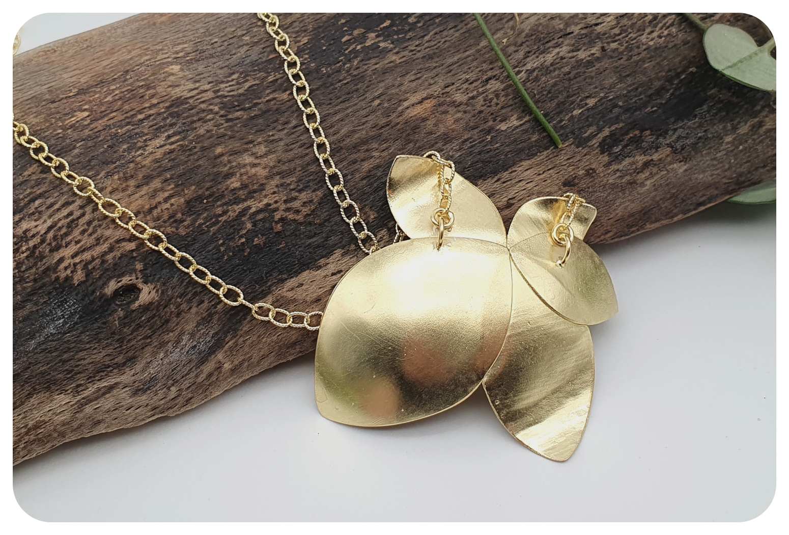 gold orchid fancy chain back 2.png