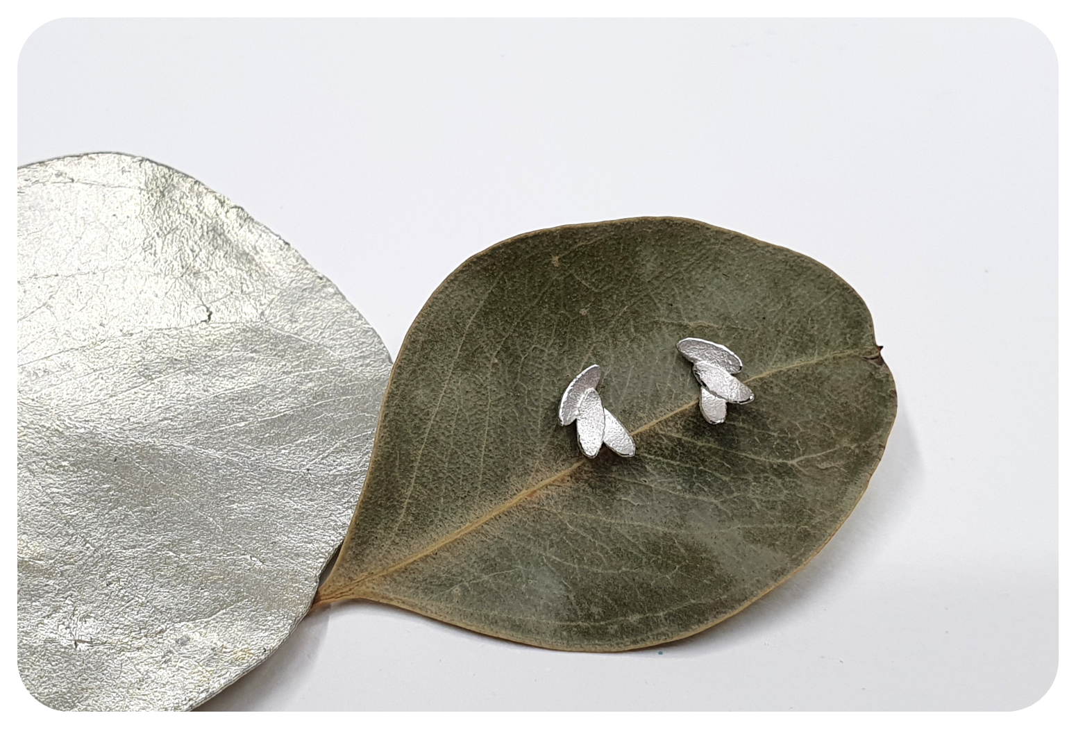 tiny leaves studs on leaf.png