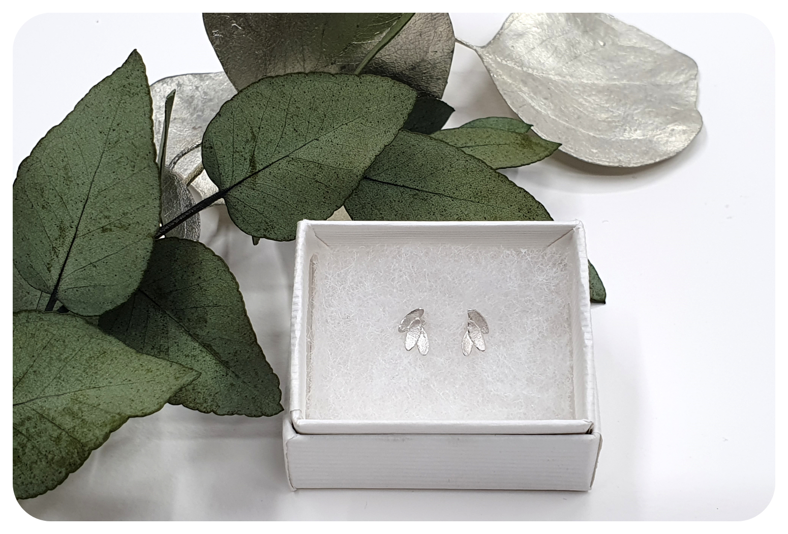 tiny leaves studs in box.png