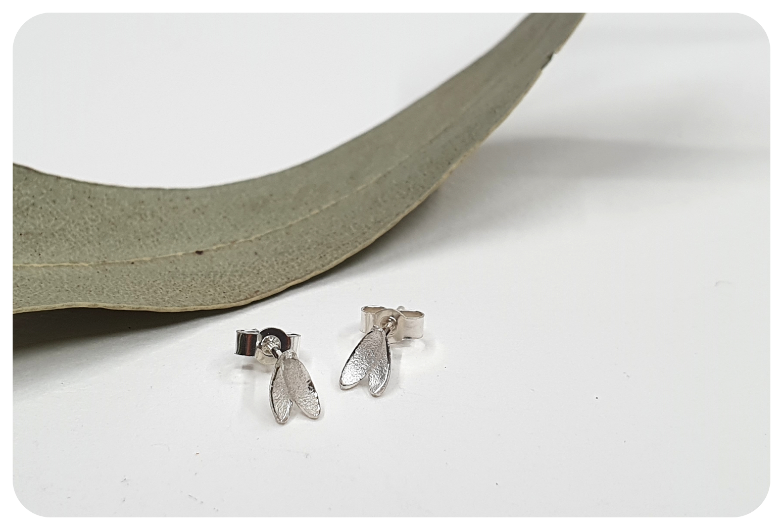 tiny doub petal studs with scrolls.png