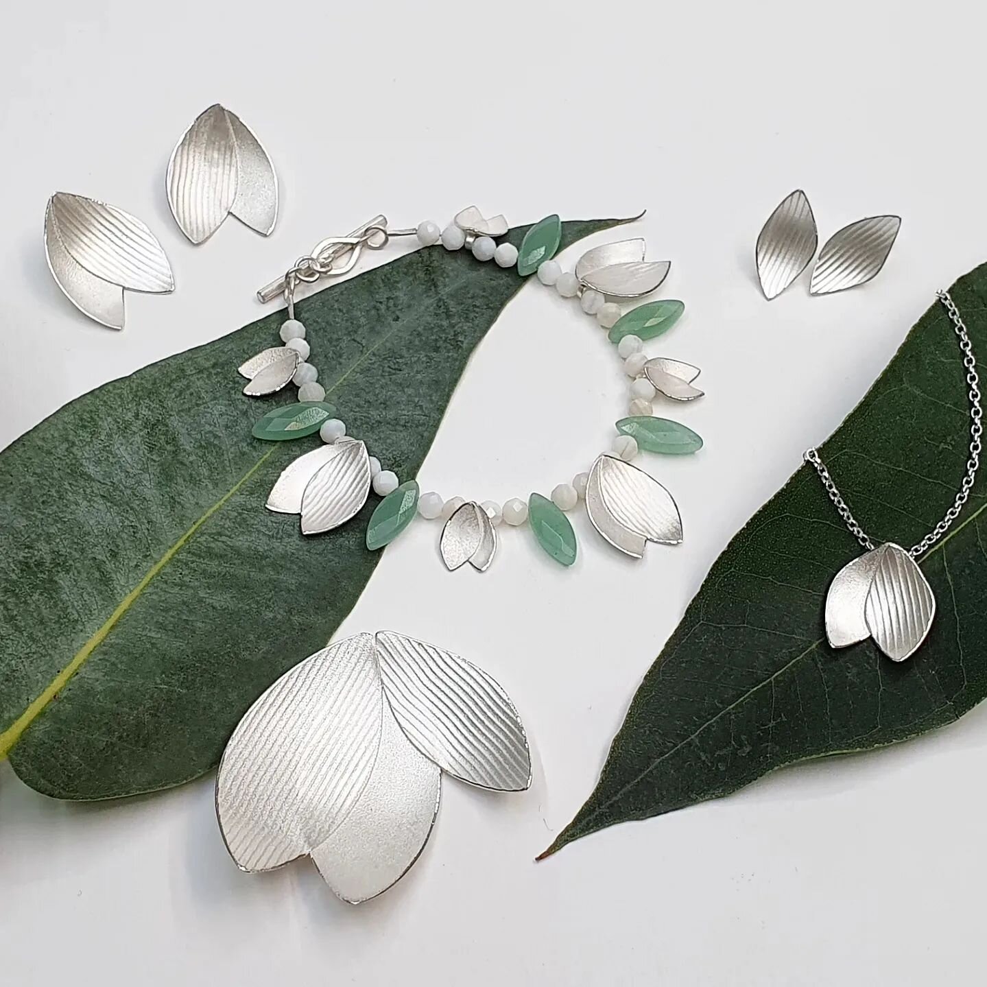 SPOTLIGHT @coburghouse 

I'm very excited to be showcasing a big display of my work in the @coburghouse shop over the next three weekends! 🤗

With beautiful crisp, pearlescent whites and botanical greens, January is the perfect month to be showing s