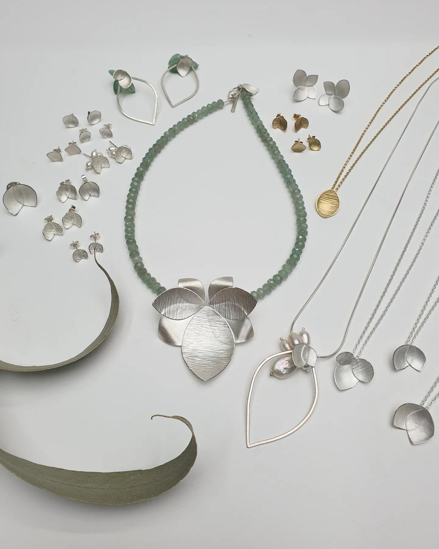 A lovely silver, gold and green aventurine 'Orchid' collection with all the spring feels. Just arrived in @ruthincrafts 🌺🌿🌷🍃💮

#springfeels
#springcollection
#jewellerycollection
#ruthincraftcentre 
#donnabarryjewellery 
#handmade
#recycledsilve