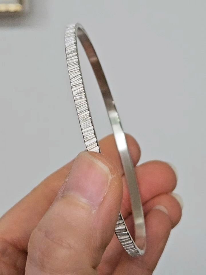 A silver 'Woodland' bangle commission (first video) I finished recently for a lovely customer at Flock, last month. I really enjoyed working on this one, and I'm so pleased it is going to be loved and worn a great deal. ❤️

The Woodland bangles are m