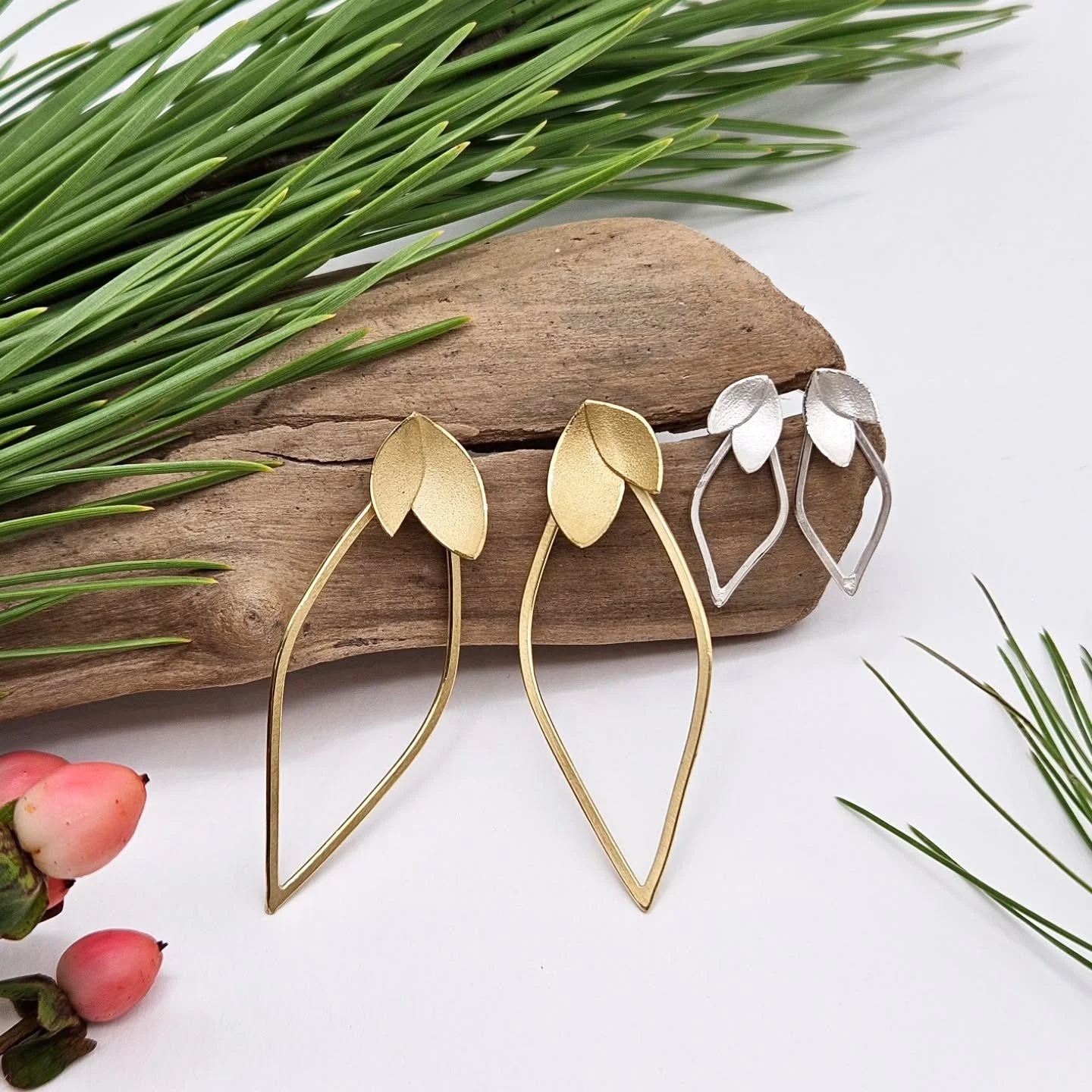 OPEN STUDIOS opens this Friday and everyone is welcome! Come down to @coburghouse and help us celebrate 20 years of open studios! We'd really love to see you. You can find all the details in my previous post. ❤️ 🥂🎊🎄✨️

Here are a few of the things