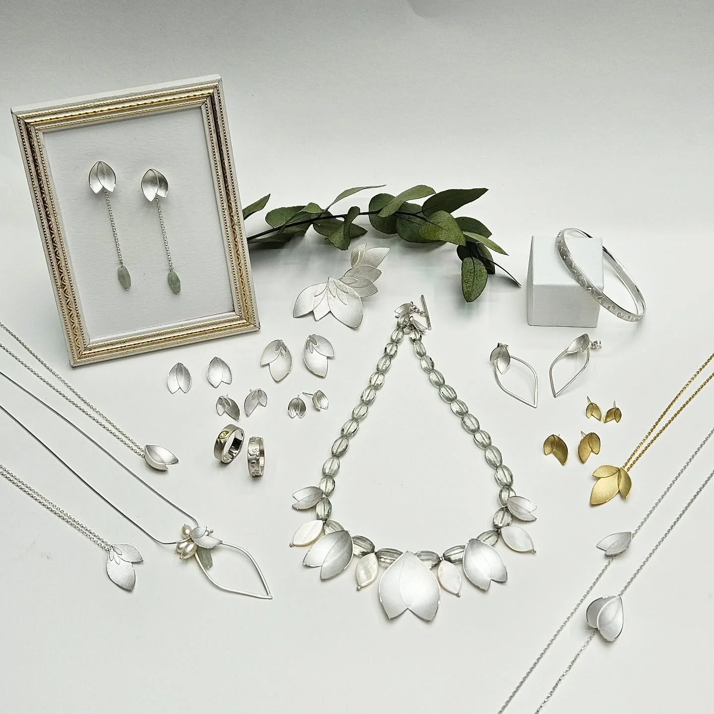 I'm delighted to be exhibiting @bluecoatdisplaycentre in their Spring exhibition this year. The exhibition showcases beautiful contemporary pieces from studio jewellers, ceramicists, glass artists, wood turners, paper &amp; print artists, textiles ar