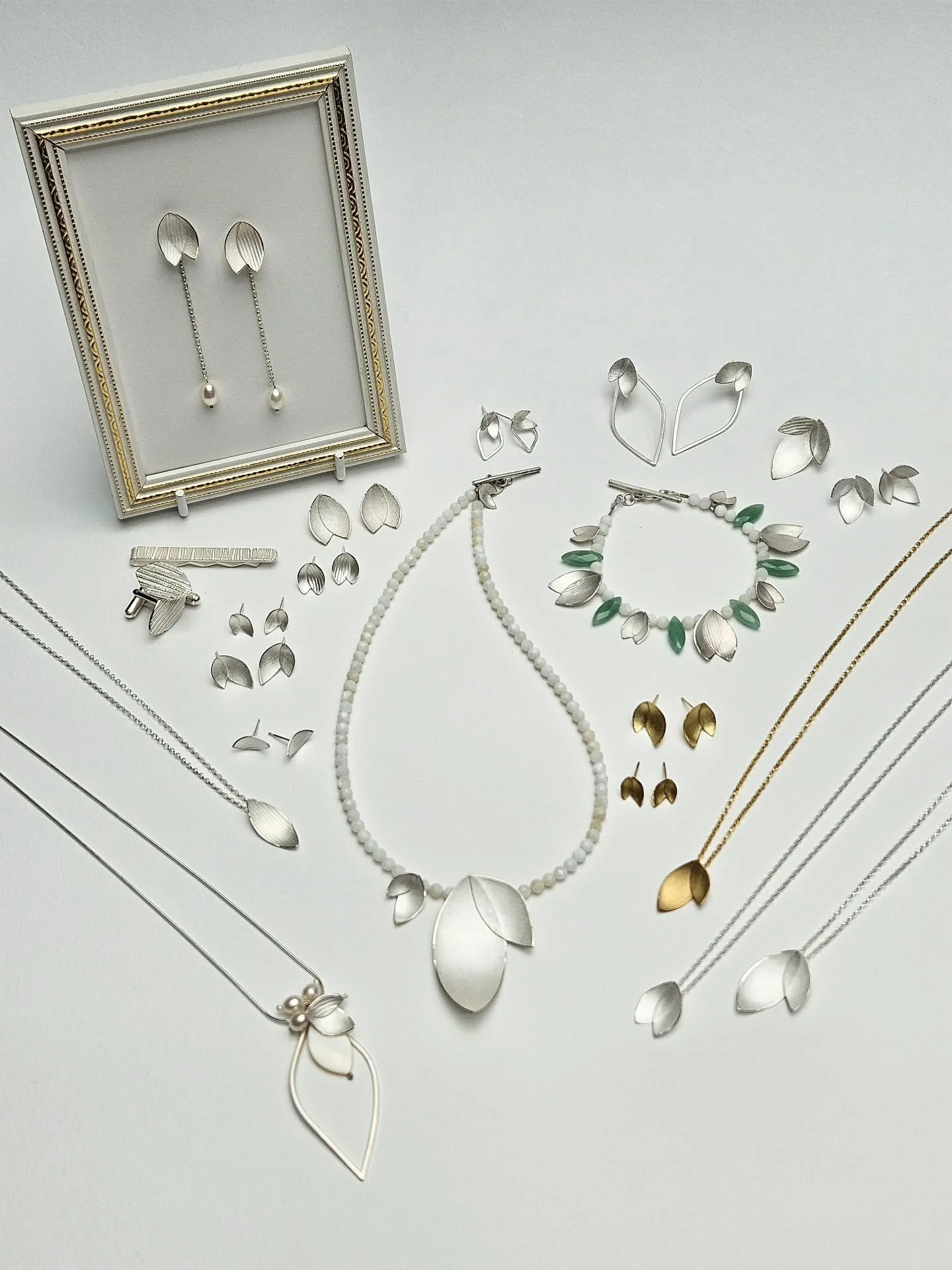 You can now find this lovely new collection  displayed and available to purchase in the retail gallery @ruthincrafts in North Wales. ❤️

This collection brings together my Eucalyptus, Snowdrop, and Woodland designs. All handmade by myself in recycled