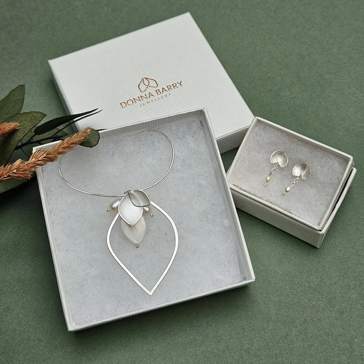 Complimenting pearl necklace and earrings for K from A for their pearl wedding anniversary. Big congratulations to them both. ❤️🍾🥂

Handmade/silver and pearl jewellery/pearl wedding anniversary/30th wedding anniversary/recycled silver/made in Edinb