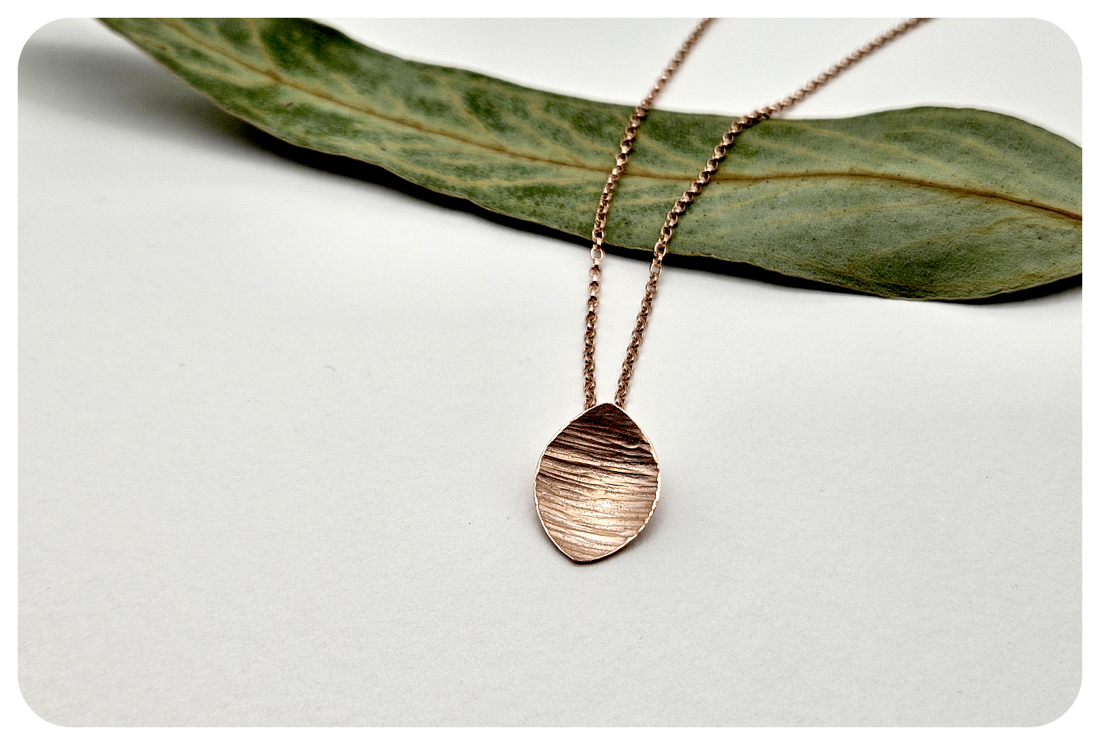 rose leaf pendant 2.png