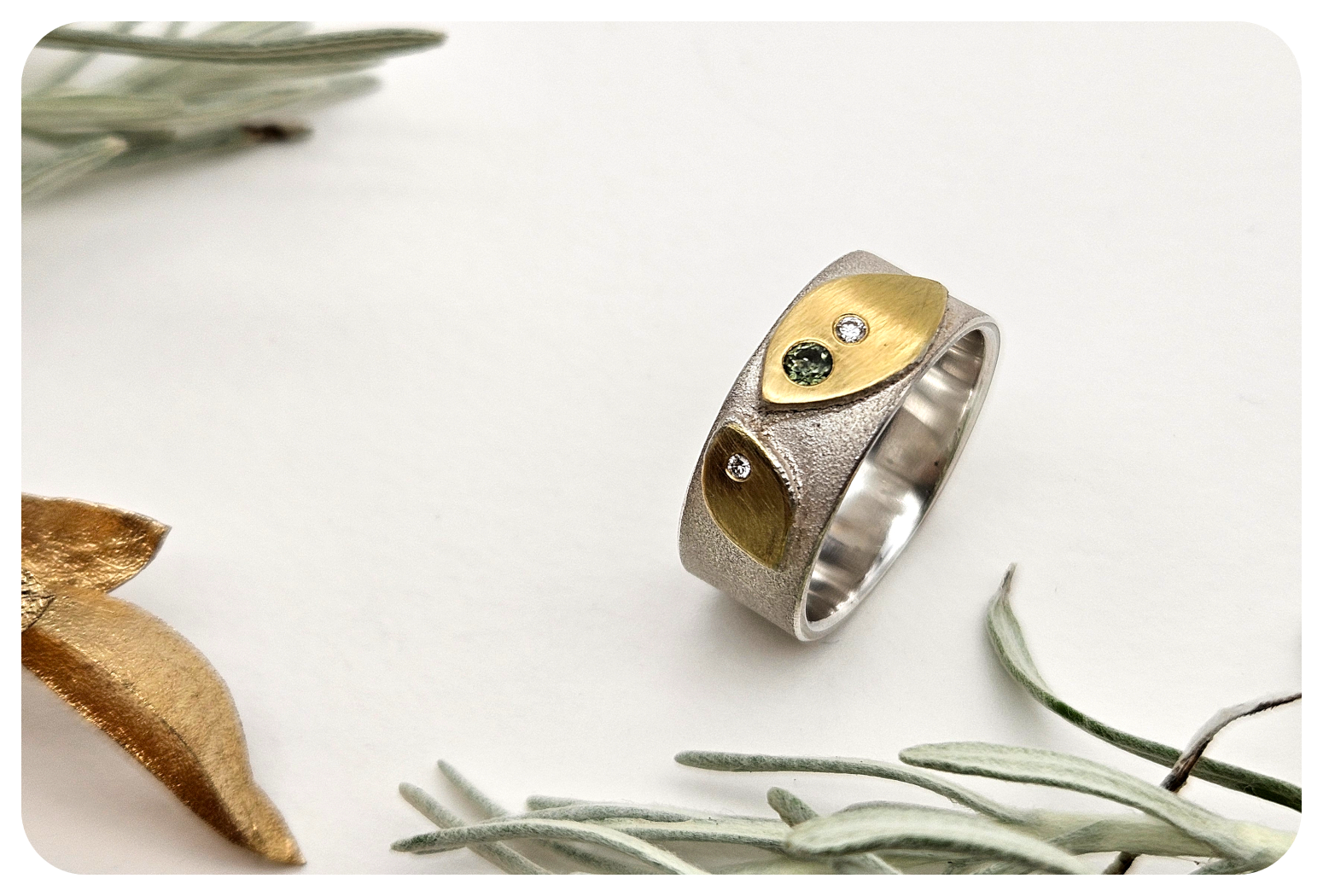 foliage ring with gold 2.png