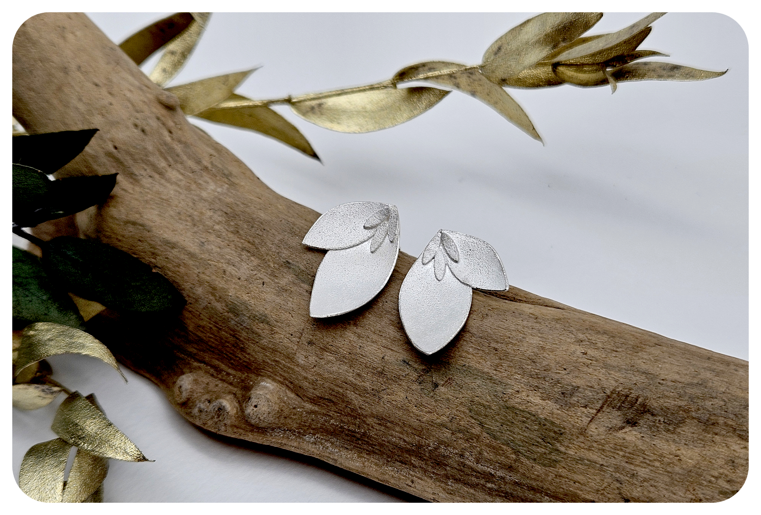 large euc petal ear with detail.png