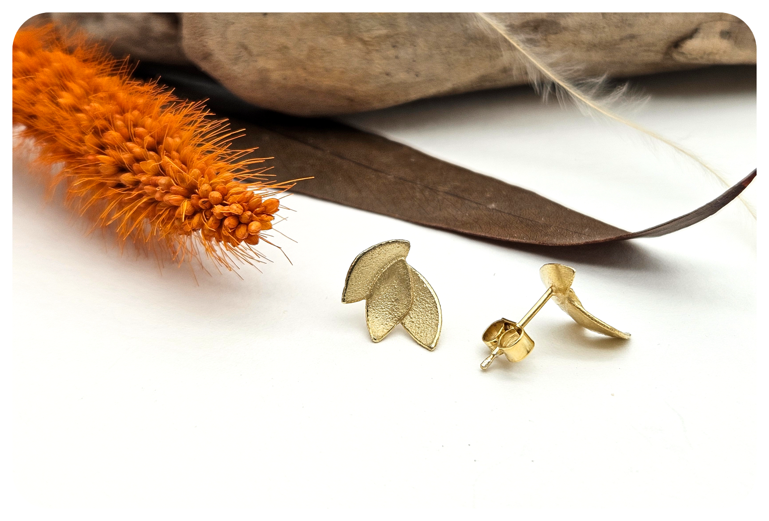 gold euc leaves ear 3.png