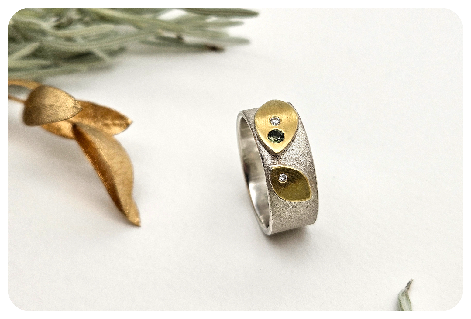 foliage ring with gold 5.png