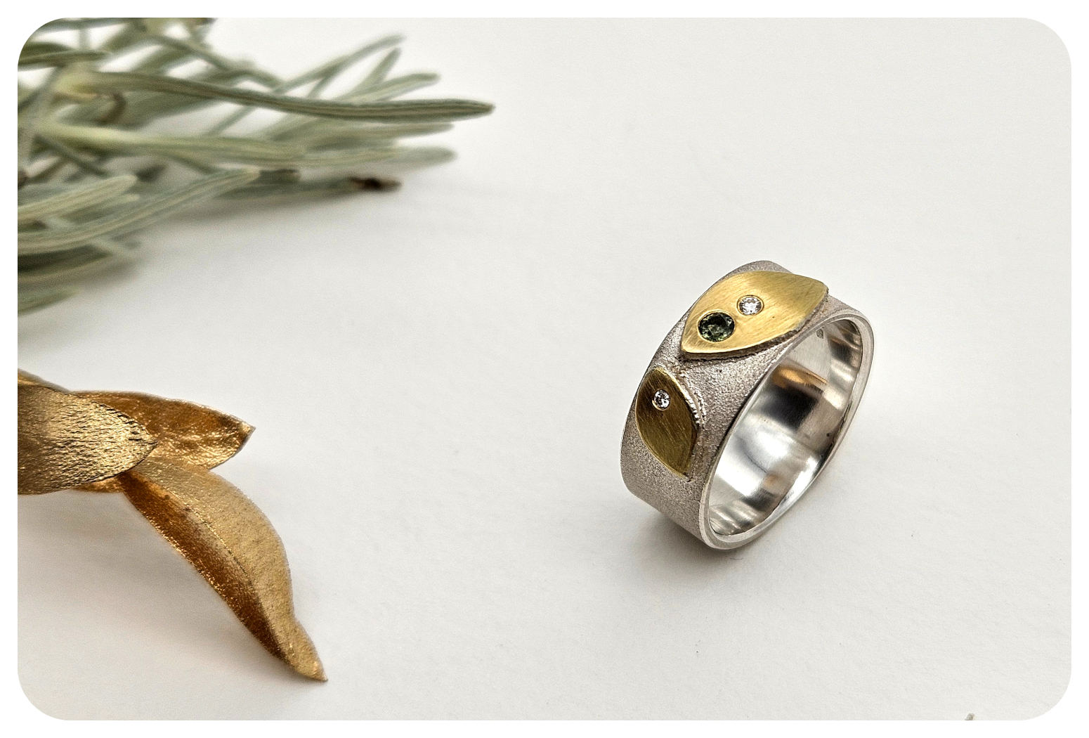 foliage ring with gold 3.png
