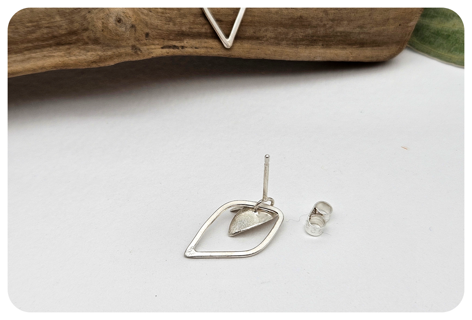 small euc petal loop ear back.png