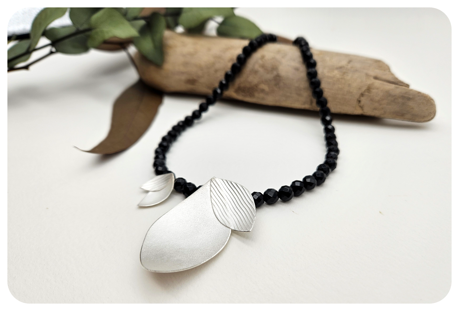 long euc petal black neck 4.png