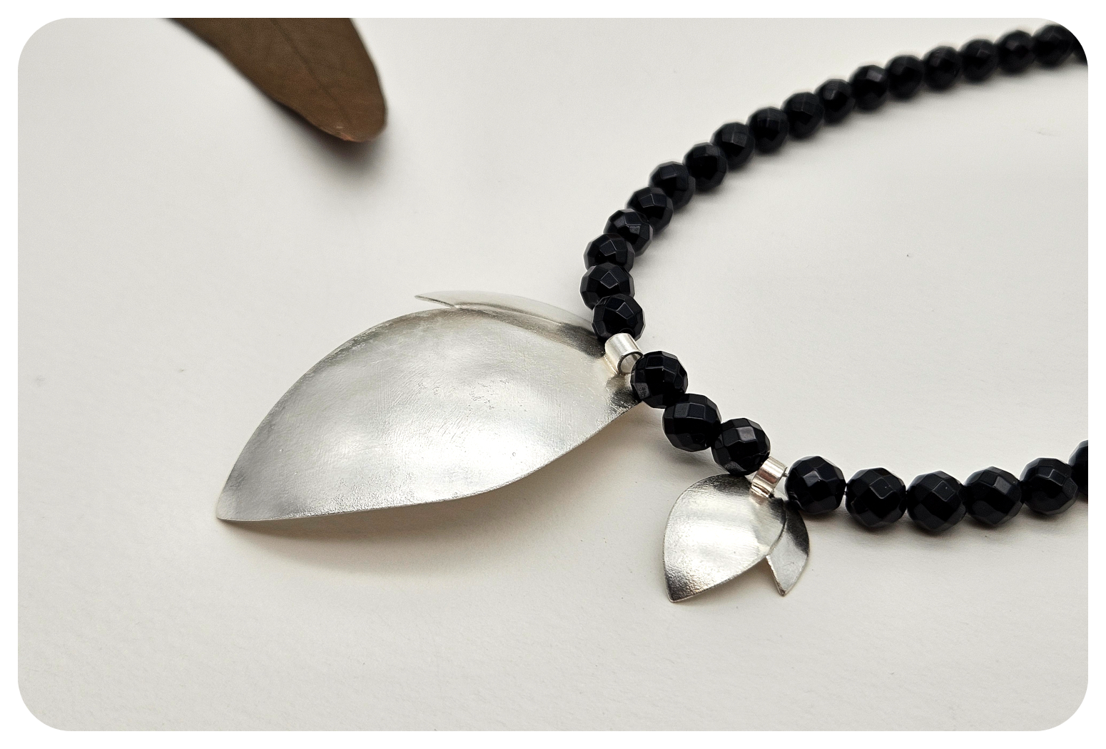 long euc petal black neck 5.png
