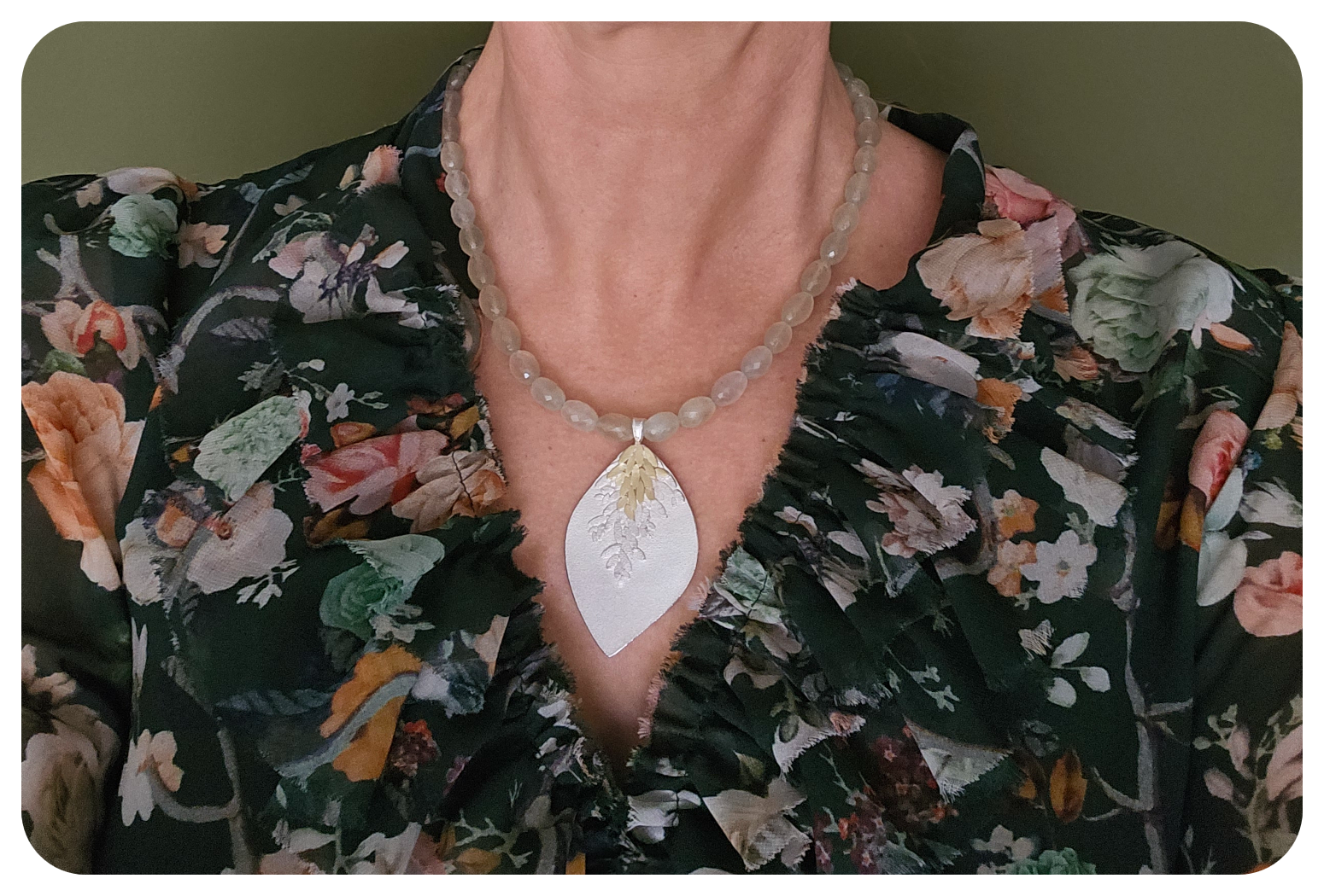 Foliage necklace