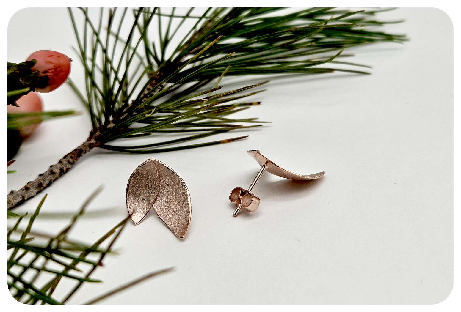 rose euc petal ear 2.png